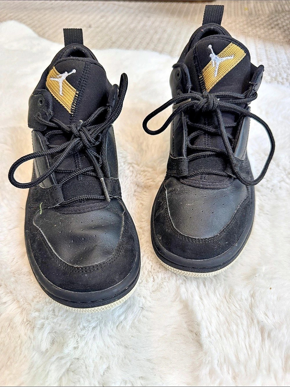 Jordan 1 Mid Black & Gold Girls US 4.5Y